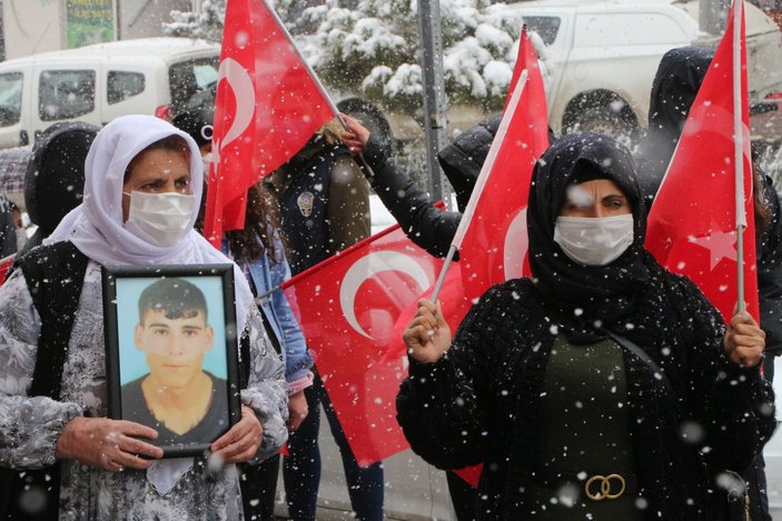 Şırnaklı kadınlar, HDP önündeki eylemine 24'üncü haftada yoğun karda devam etti -2