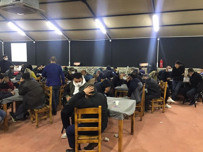 İzmir’de 168 kişi kumar oynarken yakalandı
