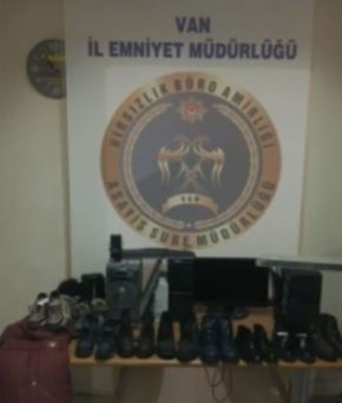 Van'da kadın kılığında okulu soyanlar yakalandı