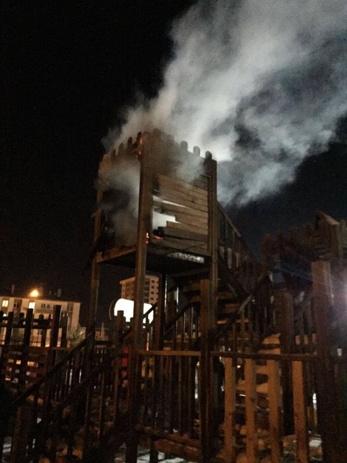 Çocukların oyun alanını yaktılar -2