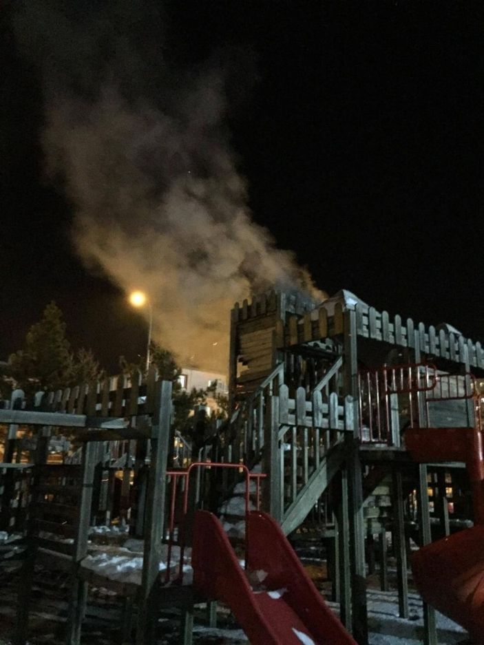 Çocukların oyun alanını yaktılar -1