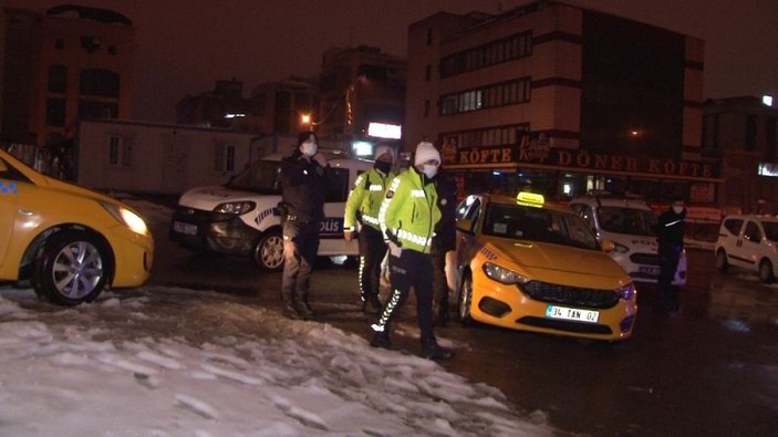 Ticari taksiye binen müşterileri rahatsız eden koku taksiciyi ele verdi -1