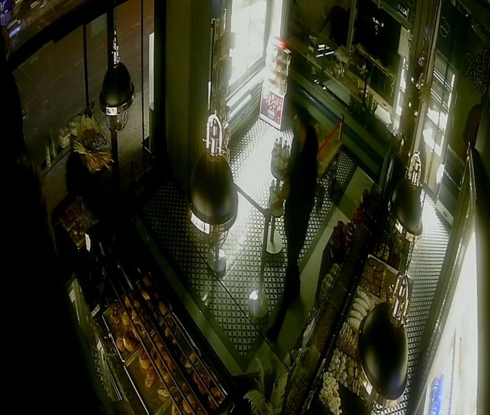 Fırındaki sadaka kutusunu çalan şüpheli, kameralara yakalandı -4