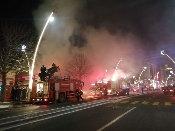 Tüp patlaması sonucu çıkan yangında 3 iş yeri yandı -1