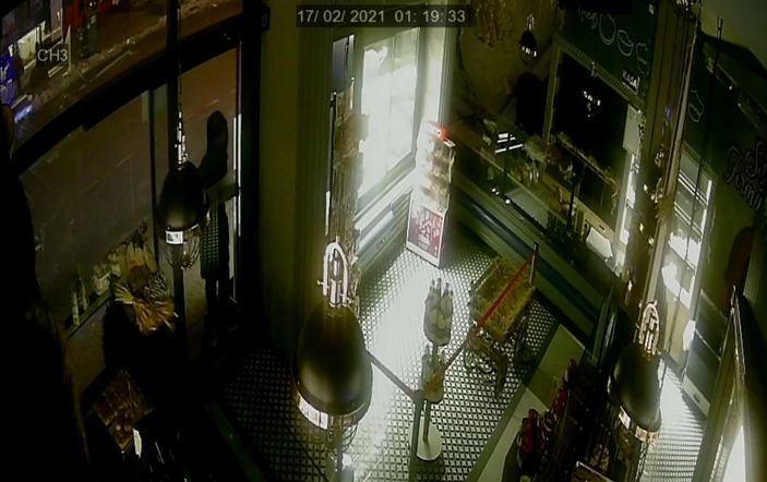 Fırındaki sadaka kutusunu çalan şüpheli, kameralara yakalandı -5
