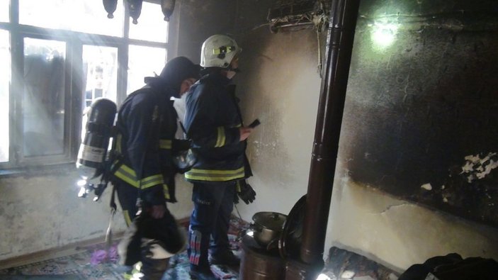 Antalya’da  evdeki yangında mahsur kalan çocukları anneleri kurtardı -6