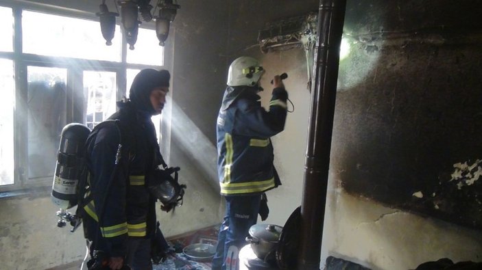 Antalya’da  evdeki yangında mahsur kalan çocukları anneleri kurtardı -5