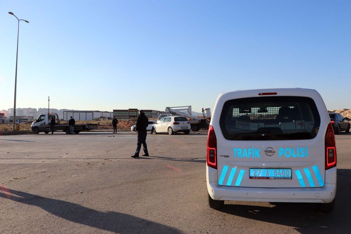 Gaziantep'te iki otomobil çarpıştı: 1 ölü, 4 yaralı -7