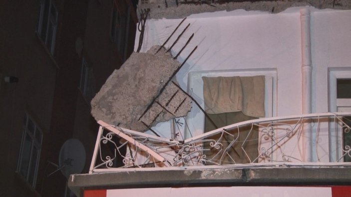 Zeytinburnu’nda bir binanın balkonu çöktü -5
