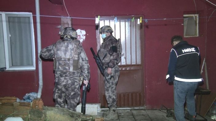 İstanbul merkezli 4 ilde uyuşturucu operasyonu: Çok sayıda şüpheli gözaltına alındı -2