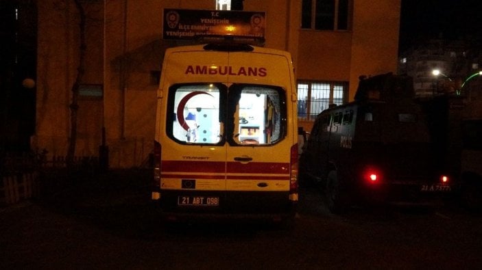 Diyarbakır’da ambulansa saldırı -1