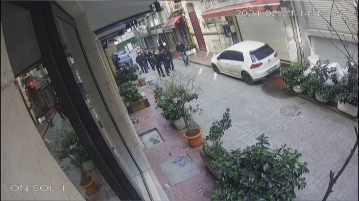 Beyoğlu esnafı kaçan hırsızları yakaladı