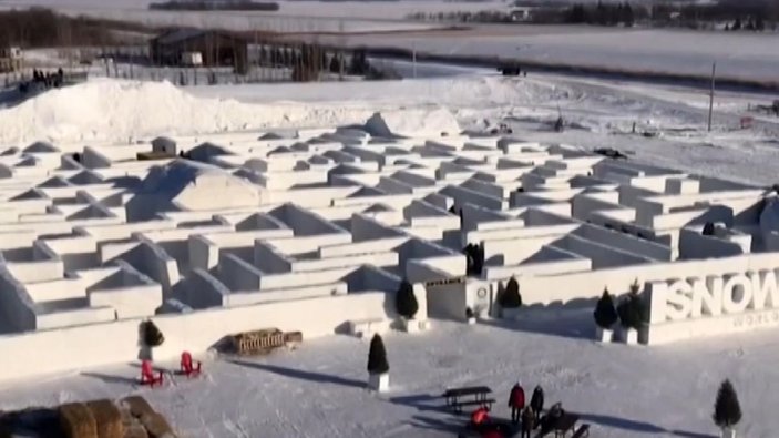 Kanada'daki dünyanın en büyük kar labirentine ziyaretçi akını -2