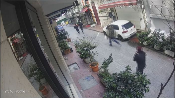 d Beyoğlu esnafı kaçan hırsızları yakaladı