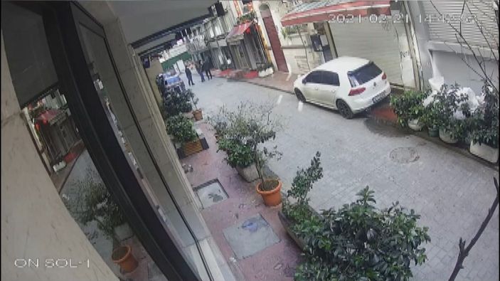 Beyoğlu esnafı kaçan hırsızları yakaladı