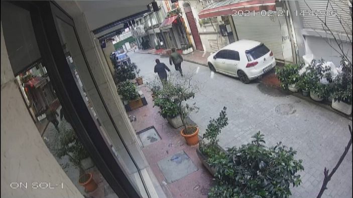 Beyoğlu esnafı kaçan hırsızları yakaladı