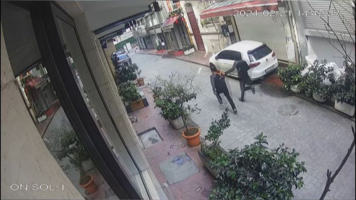 d Beyoğlu esnafı kaçan hırsızları yakaladı