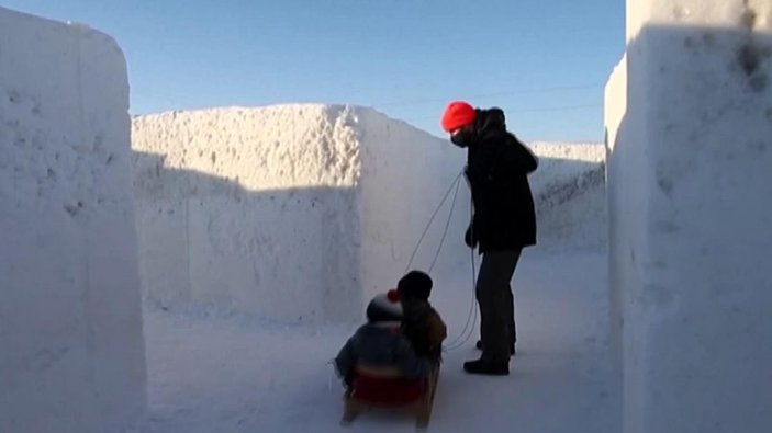 Kanada'daki dünyanın en büyük kar labirentine ziyaretçi akını -4