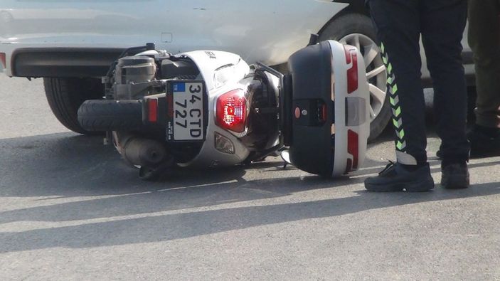 (Özel) Sarıyer’de feci kaza: Motosikletli otomobilin altına girdi -1