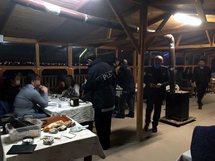 Adana’da açık restoranlara operasyon: 236 bin 400 lira ceza kesildi -3