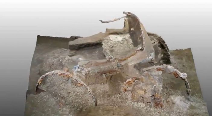 İtalya’da 2000 yıllık dört tekerlekli tören arabası bulundu -3