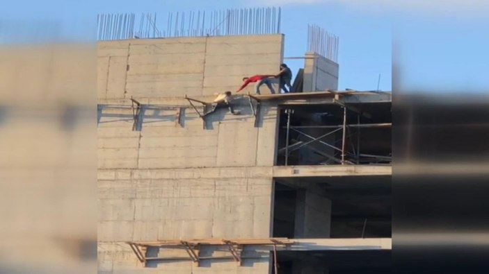 Sultangazi'de inşaat işçisinin tehlikeli çalışması kamerada  -2