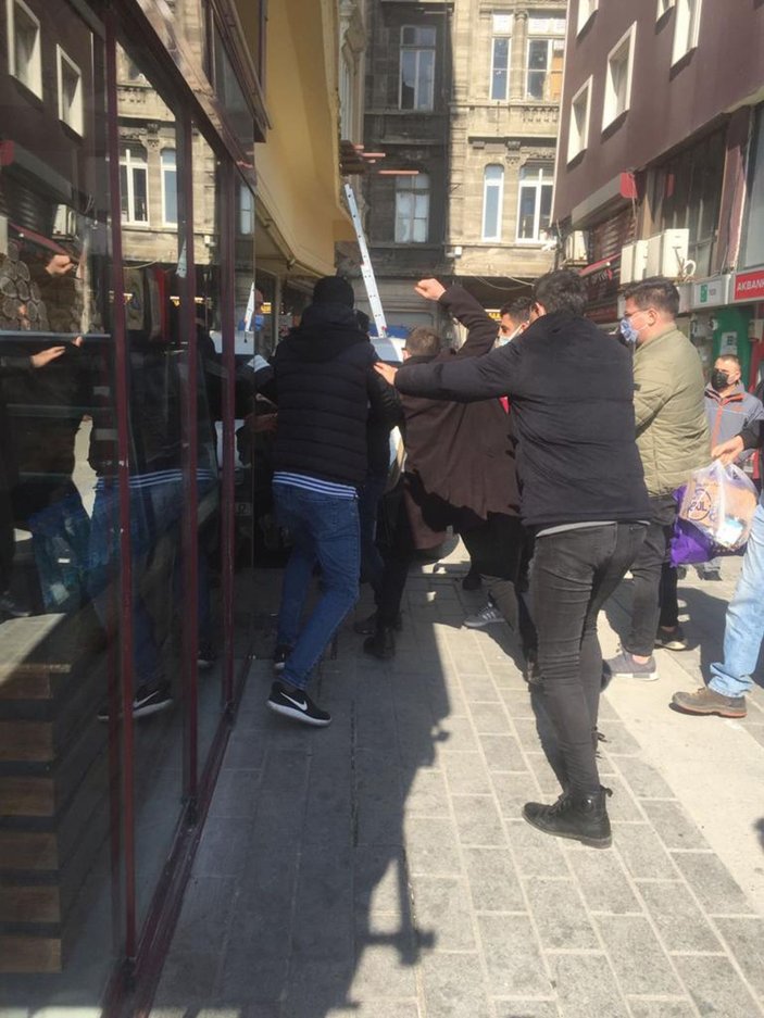 Karaköy'de kapkapççıyı vatandaşlar yakaladı -1