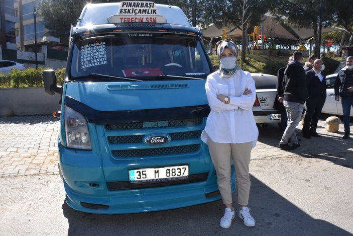 İzmir'in 'Şoför Nebahat Ablası' Elif, hatlı minibüste yolcu taşıyor -1