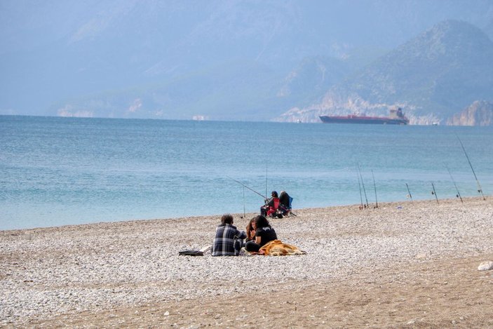 Antalya'da sahillerde normalleşme telaşı