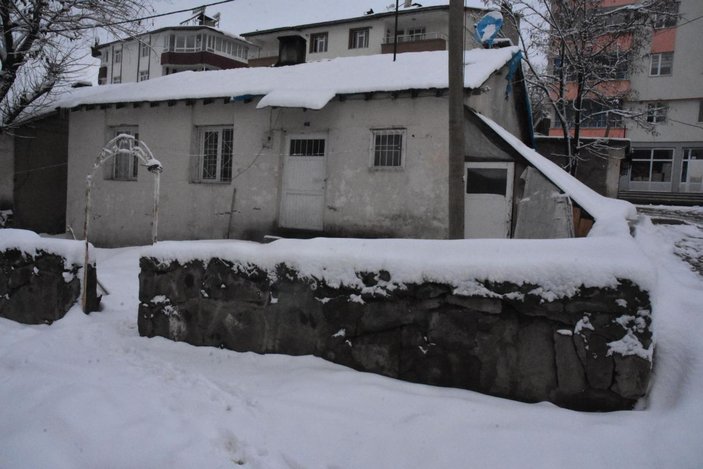 Bitlis’te mart karı; 25 köy yolu kapandı -7