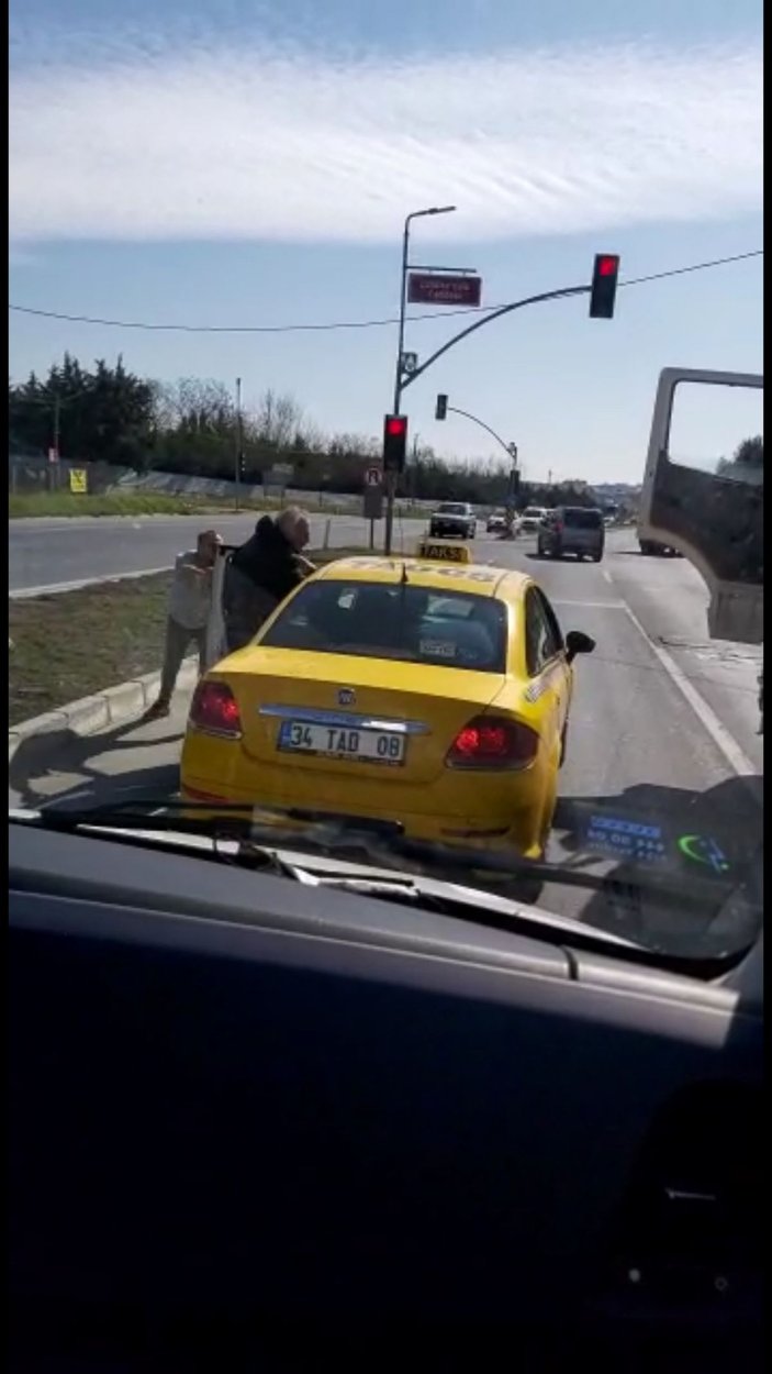 Çatalca'da kamyoncu ile taksicinin kavgası