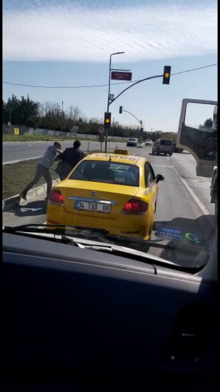 Çatalca'da kamyoncu ile taksicinin kavgası