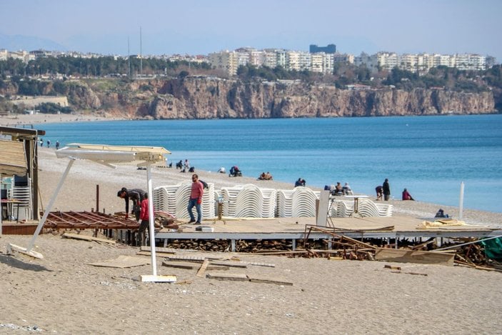 Antalya'da sahillerde normalleşme telaşı