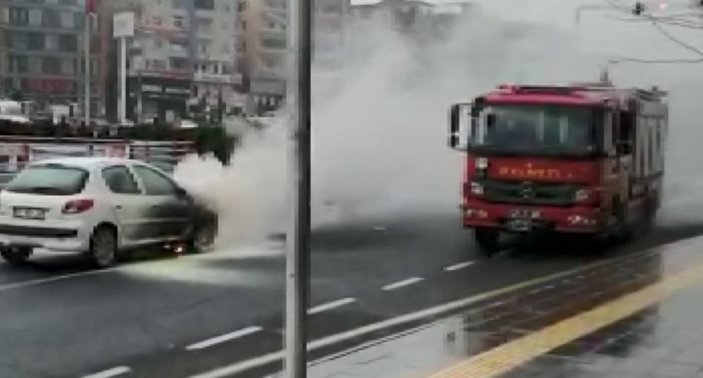 Diyarbakır'da seyir halindeki otomobil, alev alev yandı -2