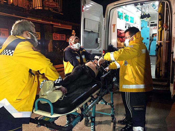 d Düzce'de 2 kişi, içki içtikleri 2 kadını darbetti