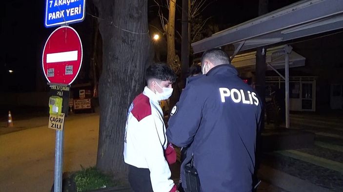 d Düzce'de 2 kişi, içki içtikleri 2 kadını darbetti