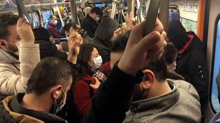 İstanbul'da mesai saatleri değişti; toplu taşıma araçlarında yoğunluk yaşandı -1
