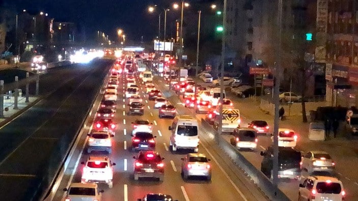 İstanbul'da mesai saatleri değişti; toplu taşıma araçlarında yoğunluk yaşandı -2