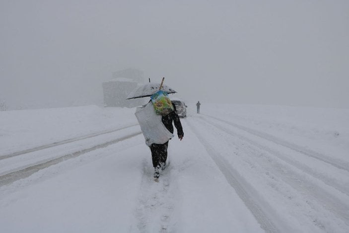 Yüksekova'da kar kalınlığı yarım metreyi aştı, 177 yerleşim biriminin yolu kapalı -3