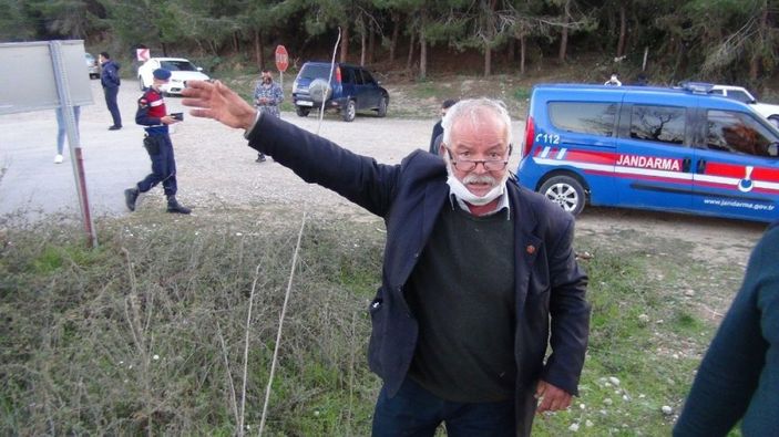 Antalya'da kaza yapan araç köprüde asılı kaldı