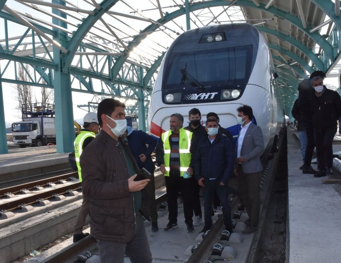 YHT, Sivas'ta ilk kez tarihi tren garında