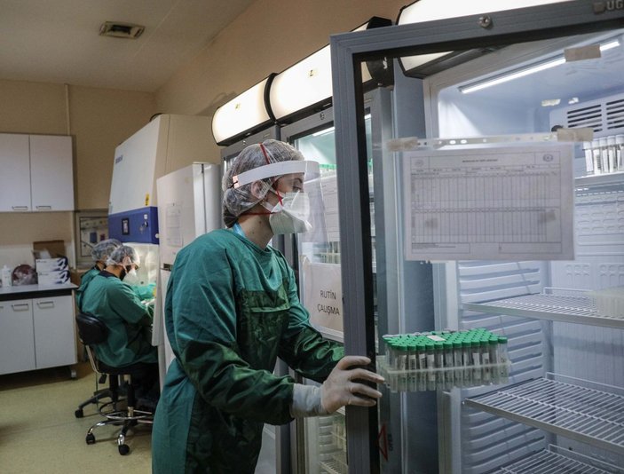 (Yeniden) İstanbul'un en büyük koronavirüs test laboratuvarı... Günde 10 bin test yapılıyor -7