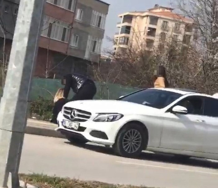 Kız arkadaşını saçından tutup yerde sürükleyen erkek arkadaş ile kardeşi adliyede -10