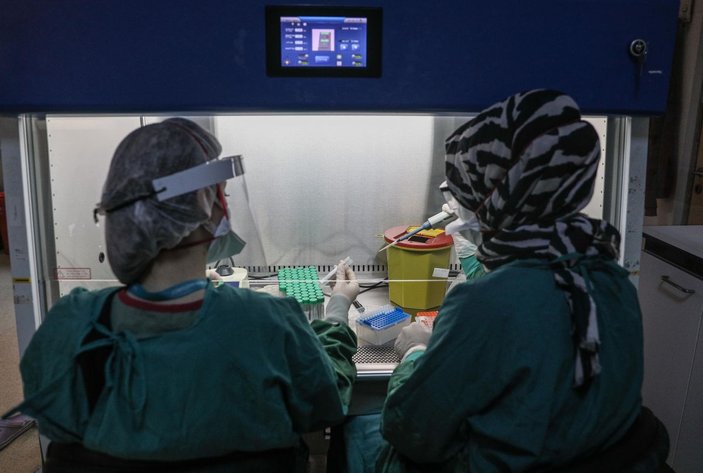 (Yeniden) İstanbul'un en büyük koronavirüs test laboratuvarı... Günde 10 bin test yapılıyor -4