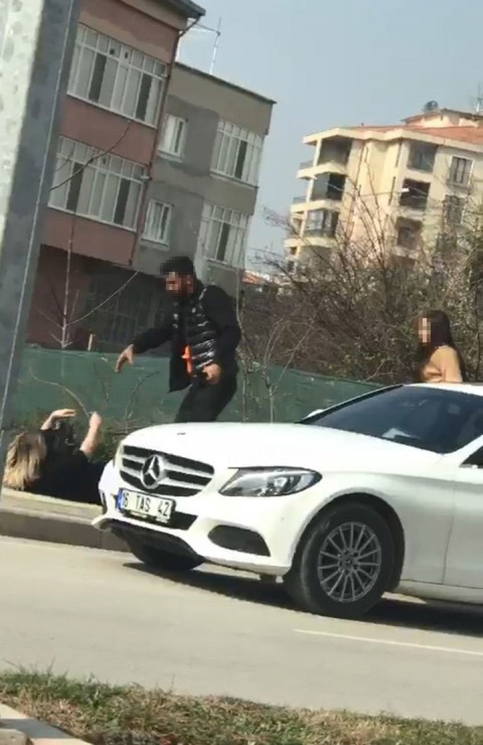 Kız arkadaşını saçından tutup yerde sürükleyen erkek arkadaş ile kardeşi adliyede -8