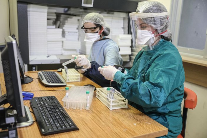 (Yeniden) İstanbul'un en büyük koronavirüs test laboratuvarı... Günde 10 bin test yapılıyor -1
