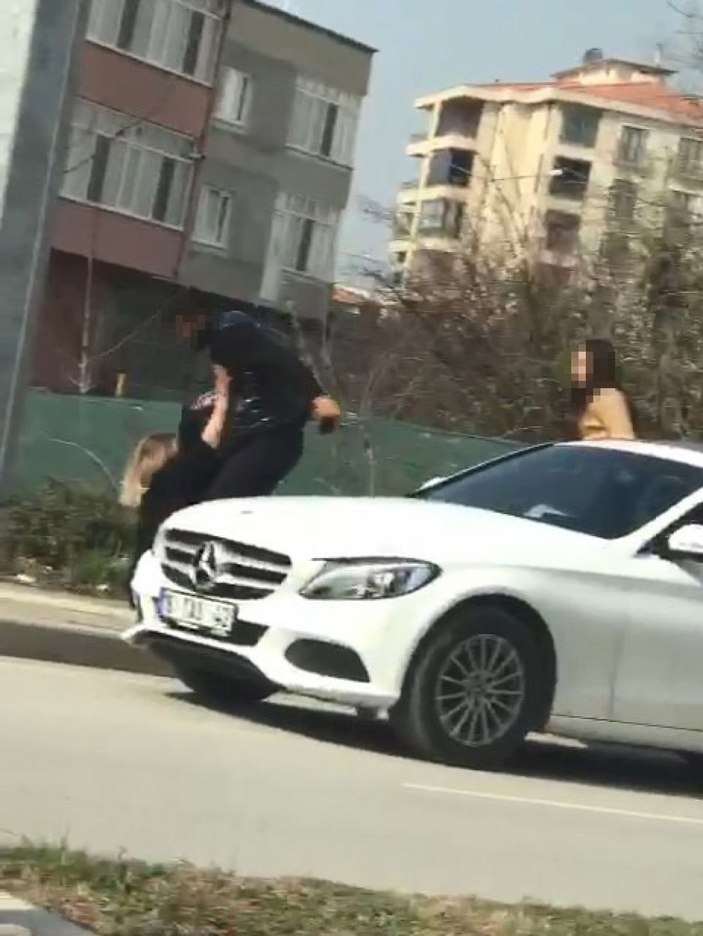 Kız arkadaşını saçından tutup yerde sürükleyen erkek arkadaş ile kardeşi adliyede -9