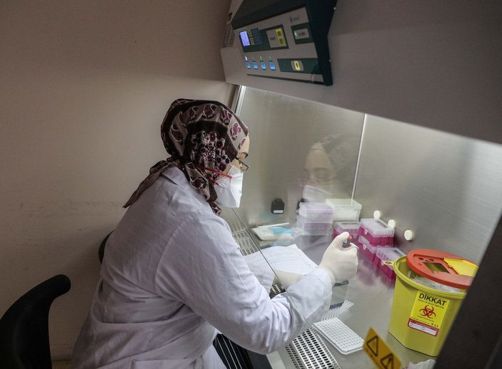 (Yeniden) İstanbul'un en büyük koronavirüs test laboratuvarı... Günde 10 bin test yapılıyor -9