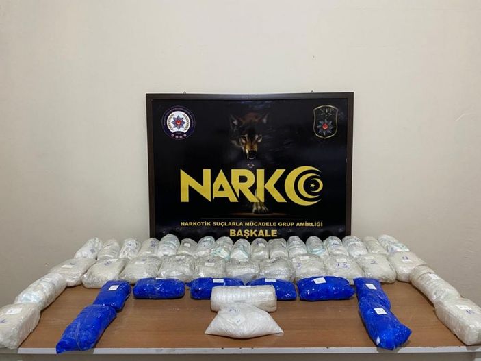 d Van'da, boş arazide ele geçirilen 22 kilo metamfetamine 1 gözaltı -1