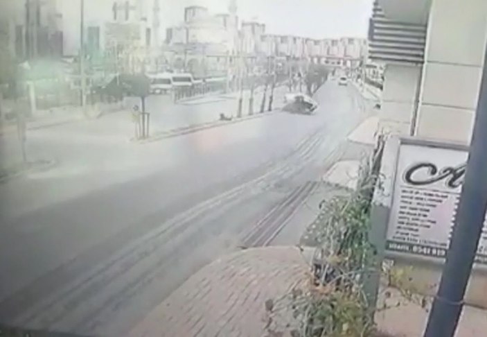 Başakşehir'de otomobilin takla attığı anlar kamerada